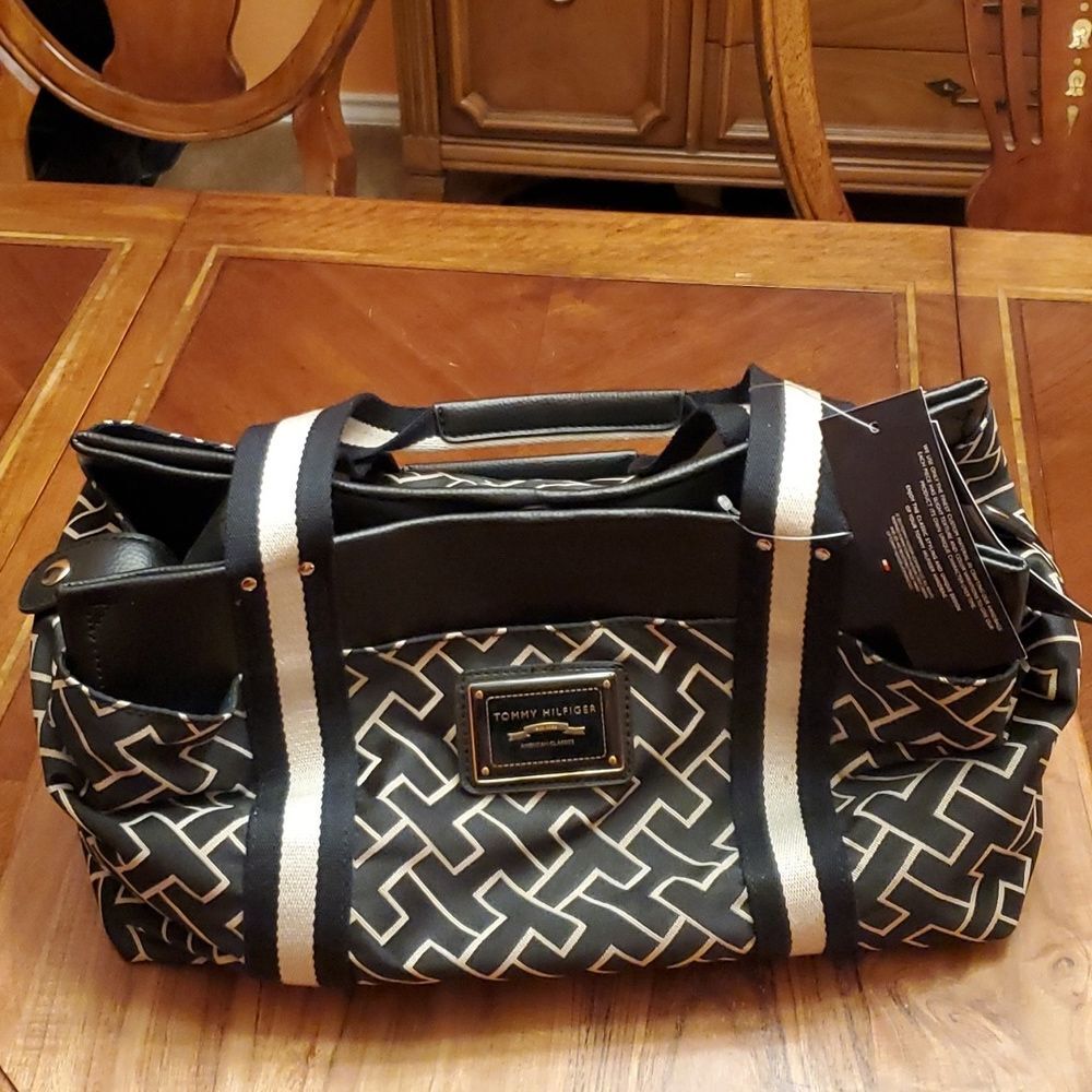 Tommy Hilfiger purse, @ 12" x 8" , like new - Picture 4 of 5